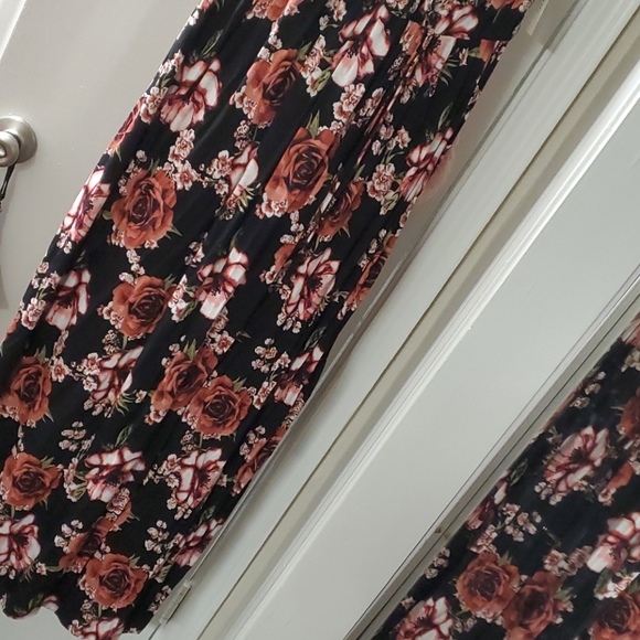 Maxi dress new never worn - Picture 2 of 2